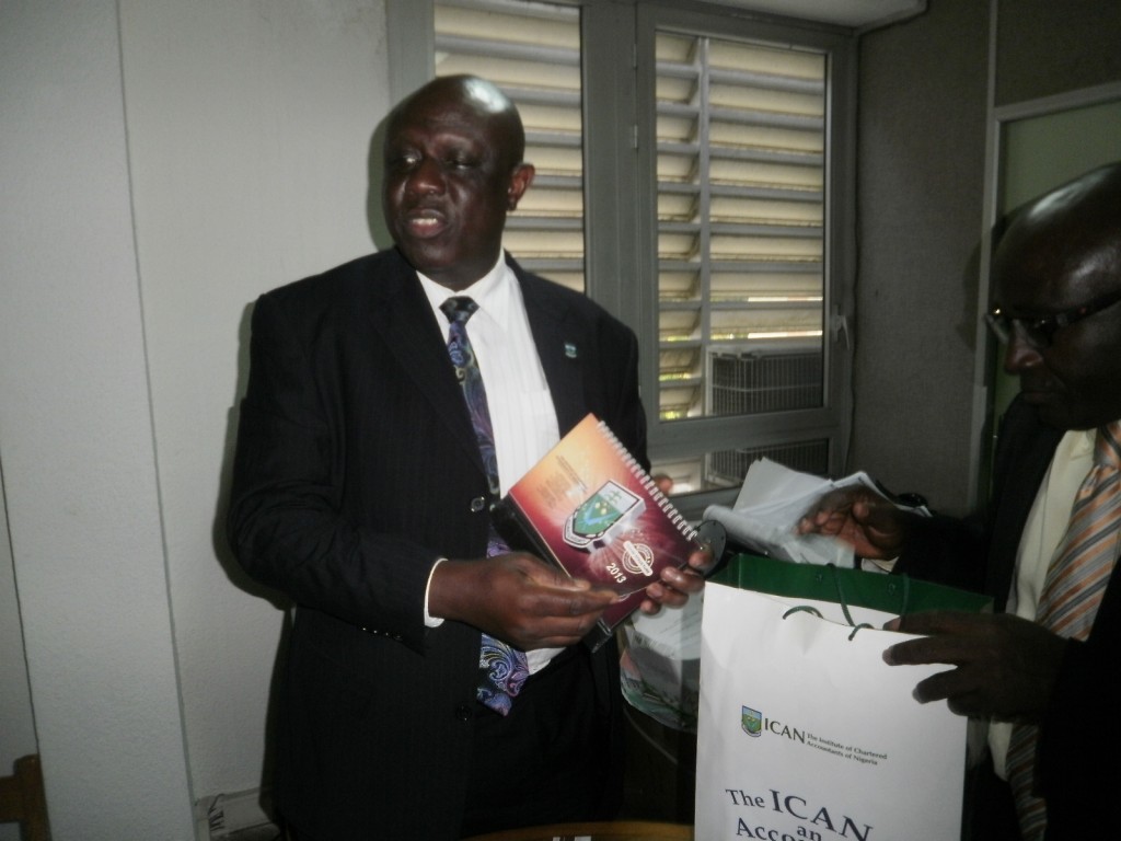 ICAN 48th President, Owolabi (L) hands over a gift to a Cameroonian official of ICAC