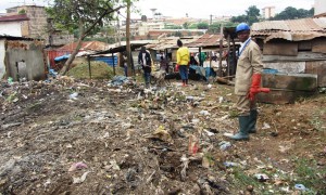 Nettoyage du quartier par membres du  CAD