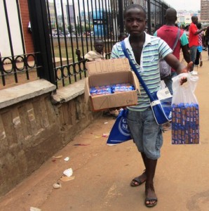 Vendeur de biscuits ce 20 mai était férié au Cameroun 