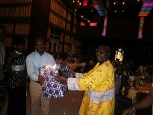 Wysenyuy(L) receiving gifts from a colleague