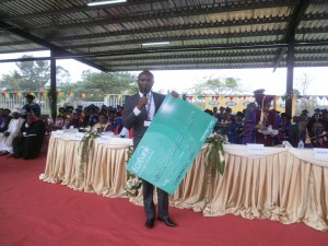 Ecobank Cameroon via its Buea Branch Manager, Alphonse Shang offered cash prizes to some of the best graduates at the convocation